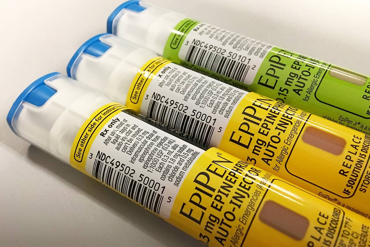 «ЭпиПен» (EpiPen, эпинефрин).