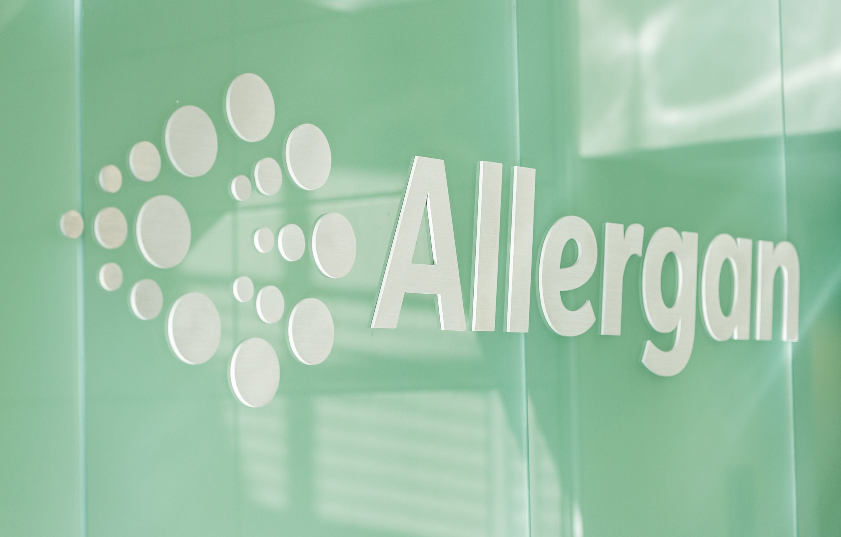 «Аллерган» (Allergan).