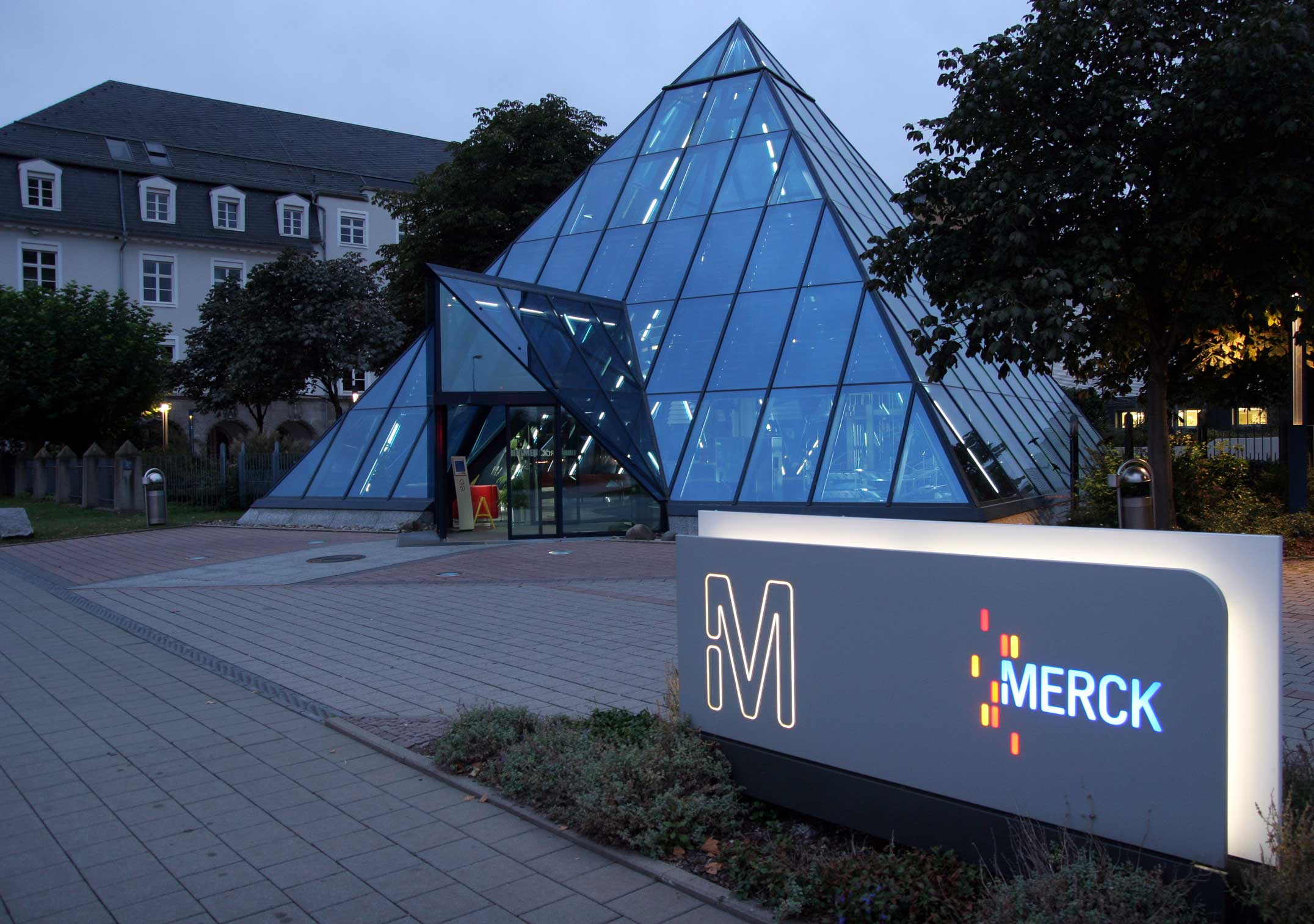 «Мерк КГаА» (Merck KGaA).