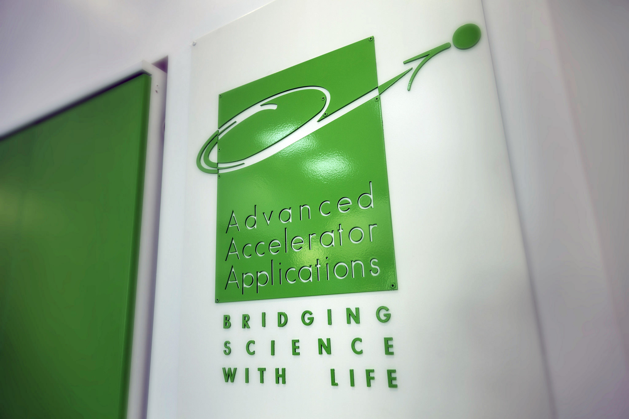 «Эдванст экселерейтер эпликейшнc» (Advanced Accelerator Applications).