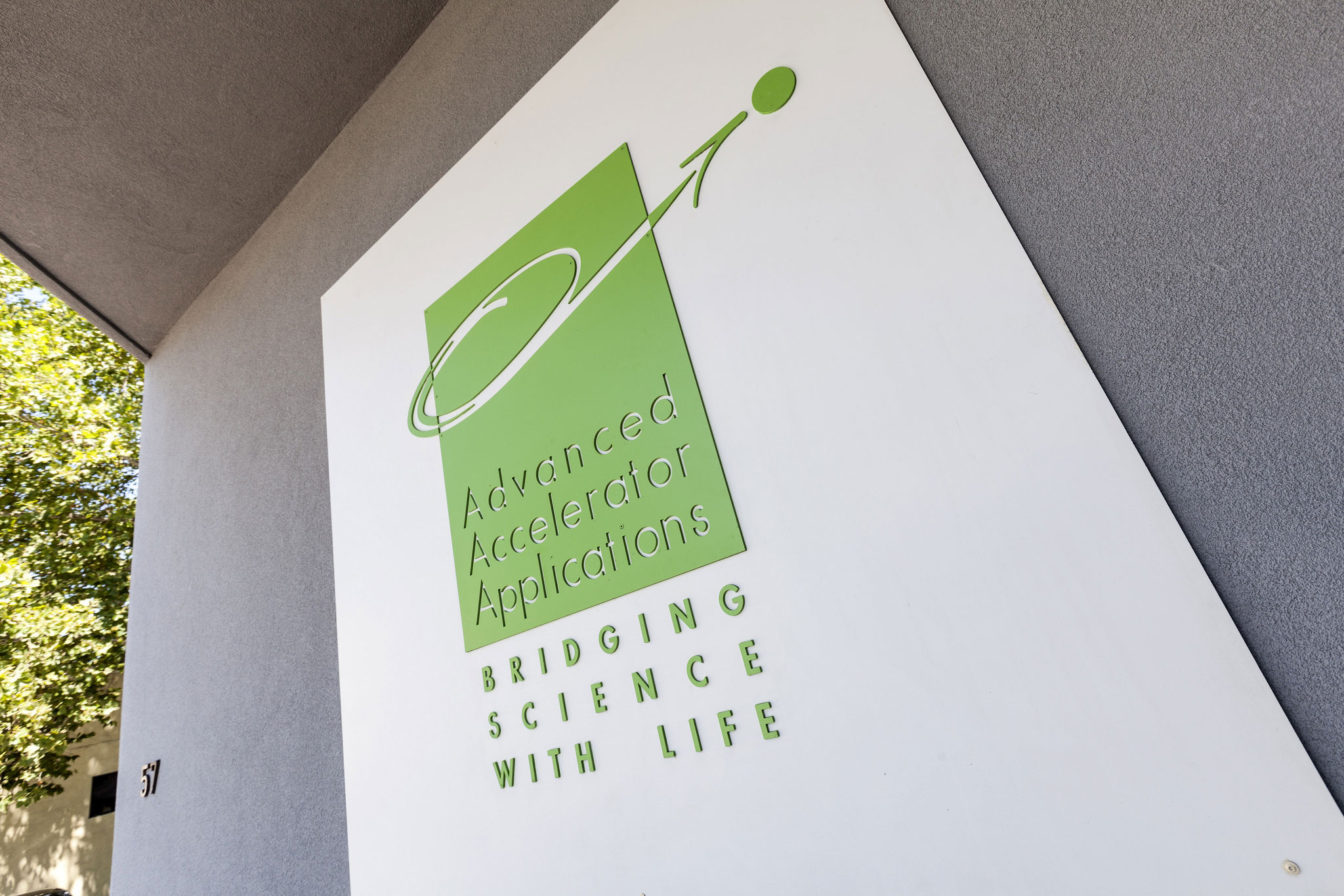 «Эдванст экселерейтер эпликейшнc» (Advanced Accelerator Applications).