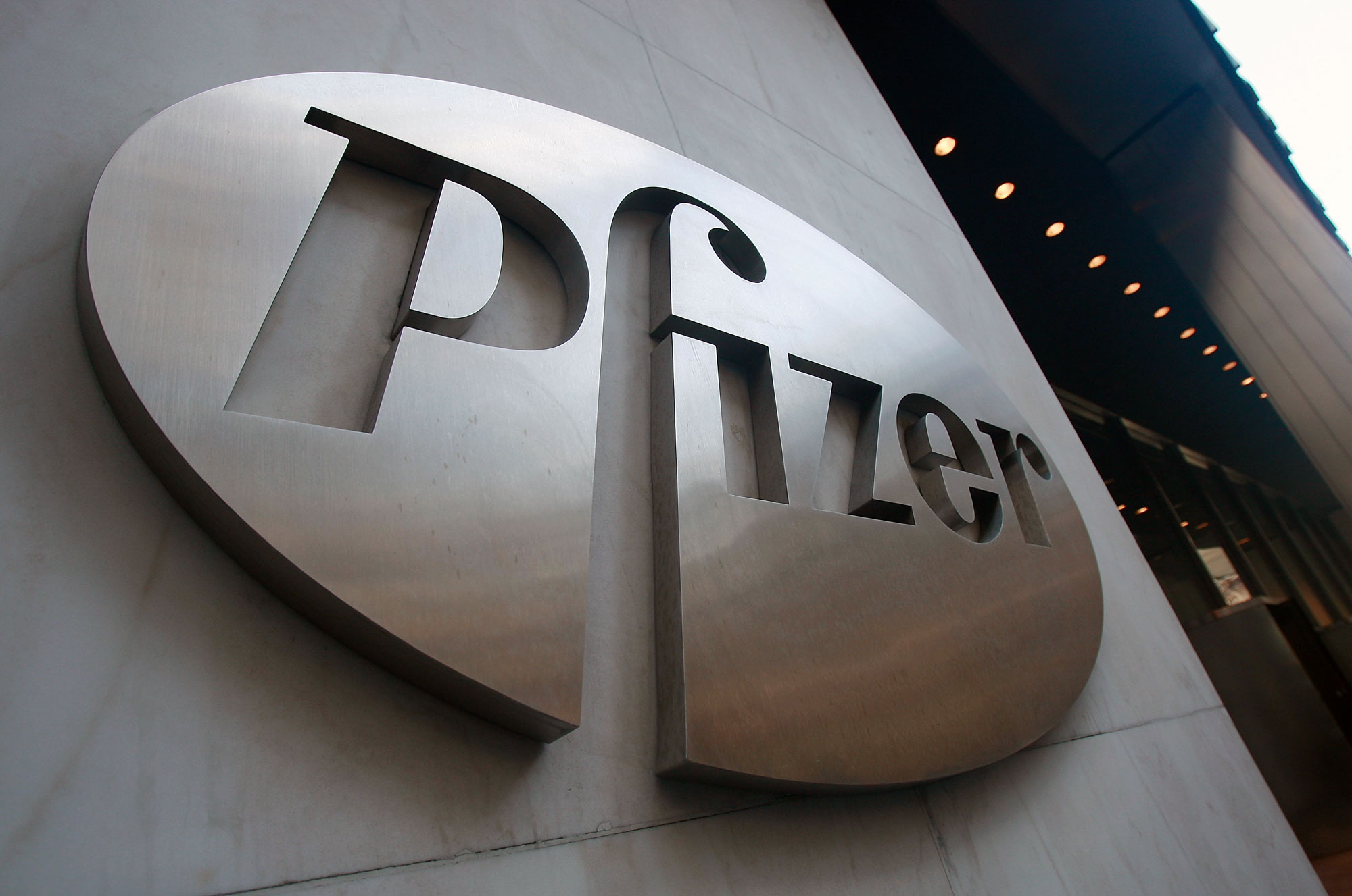«Пфайзер» (Pfizer).