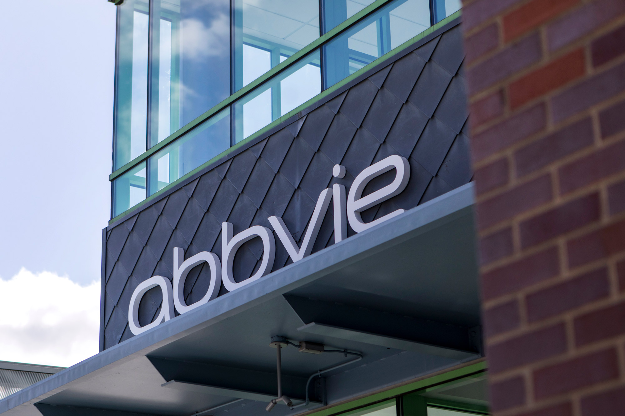 «ЭббВи» (AbbVie).